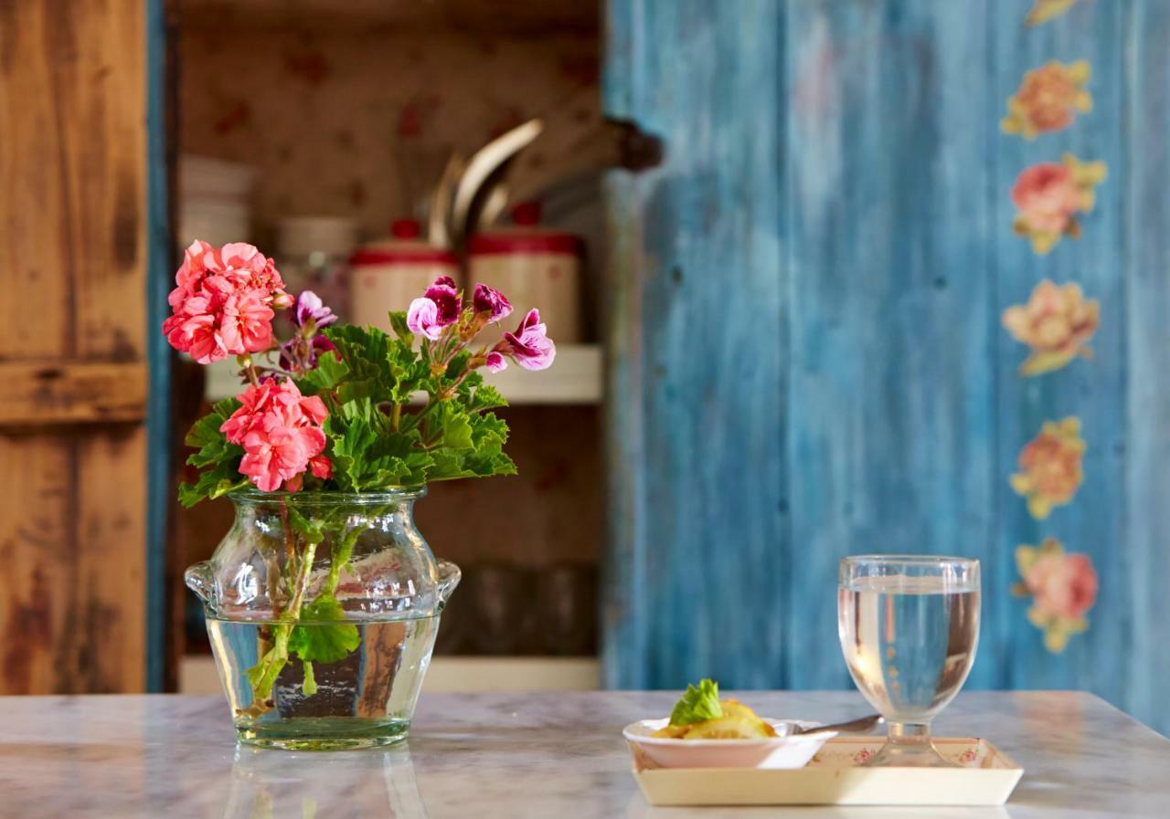 Flower And Crafts - The Eco Nature House مونوليثوس المظهر الخارجي الصورة